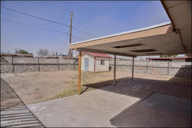 Building Photo - 9004 Acatlan Ln