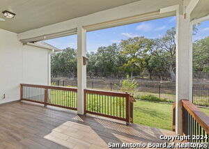 Building Photo - 133 Maravillas