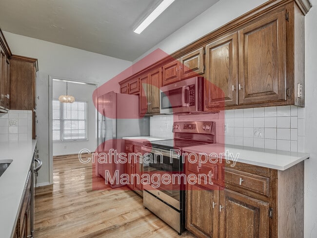 Building Photo - 2708 Silvertree Dr