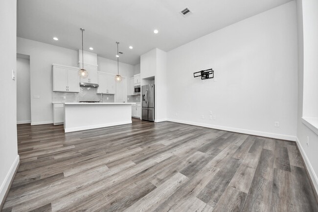 Building Photo - 9577 Neuens Rd