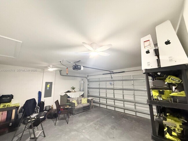 Building Photo - 12119 E Pine Pkwy