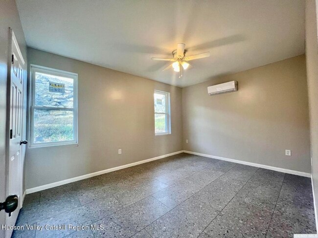 Building Photo - 555 Green Lake Rd