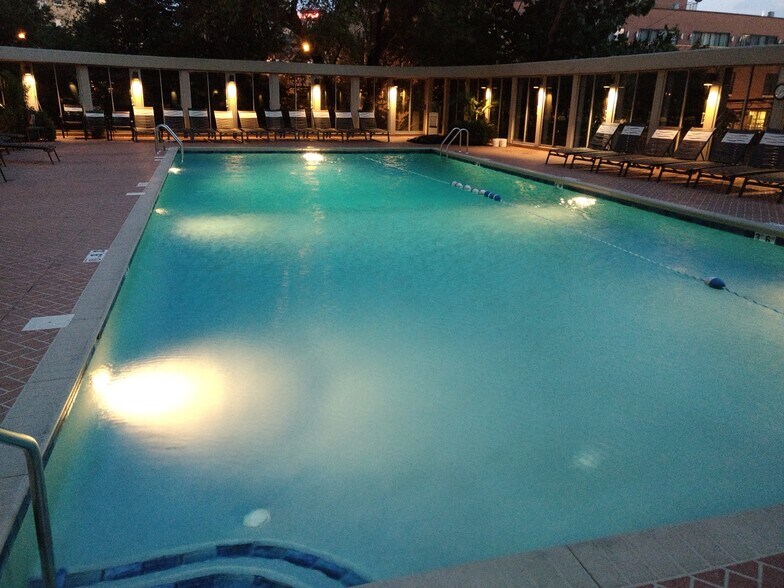 14. Pool - 1960 N Lincoln Park W