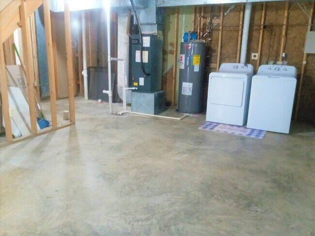 Building Photo - 7670 Southern Oak Dr