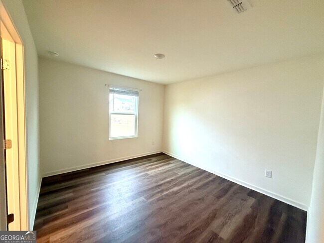 Building Photo - 119 Pond Ct