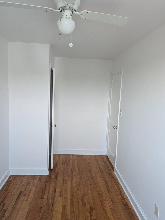 Building Photo - 1249 Farragut Pl NE