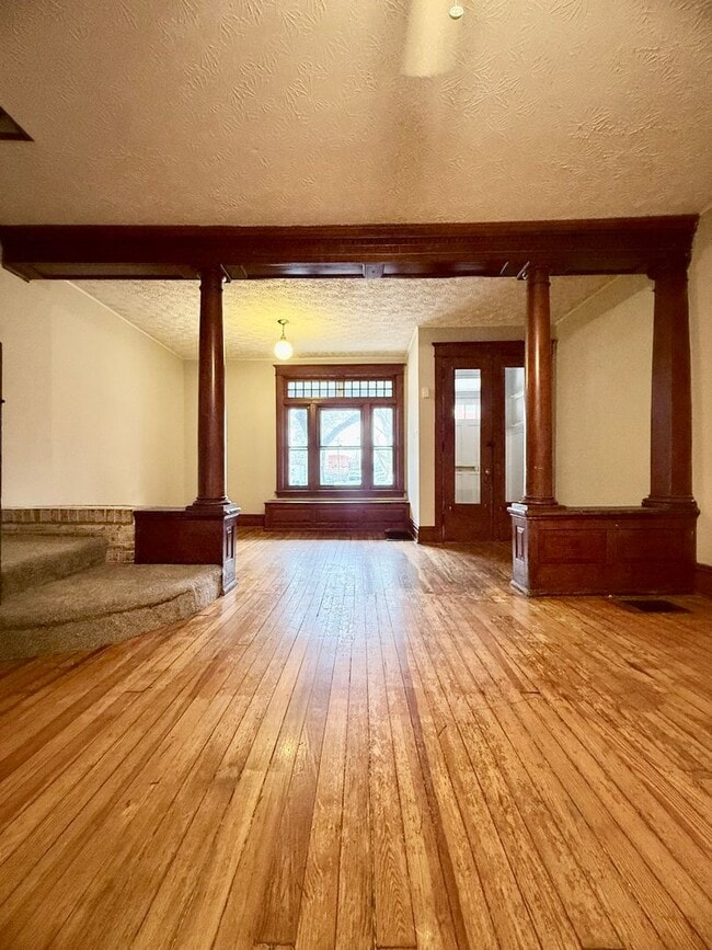 Building Photo - Charming & Spacious Historic 5-Bedroom Home for Rent in Carlisle, PA