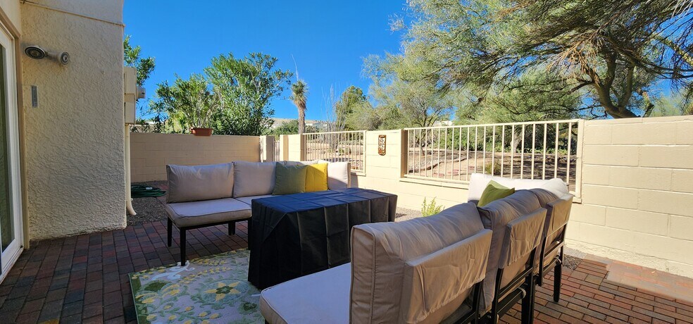 Building Photo - 432 W San Ignacio