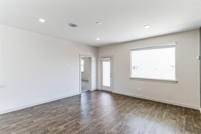 Building Photo - 217 Grns Byu Trl