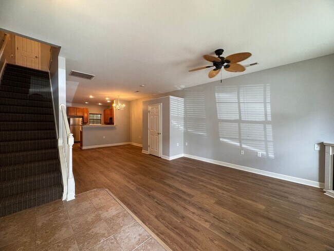 Building Photo - 2BR 2.5BA Townhome with Screened Porch