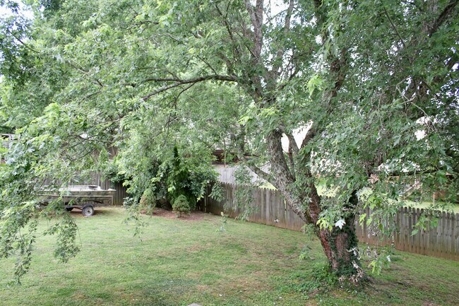 Building Photo - 5064 English Village Dr