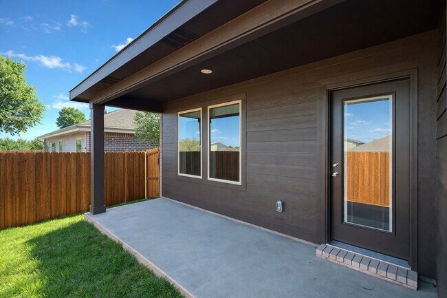 Building Photo - 3405 Tomahawk Dr