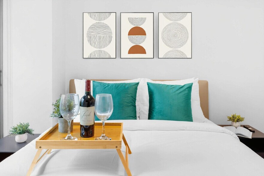 Building Photo - 501 NE 1st Ave