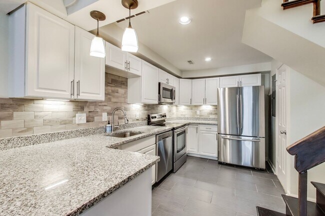 Building Photo - Peaceful 2BD/2BA - Two Level Condo in the Heart of Dupont Circle!