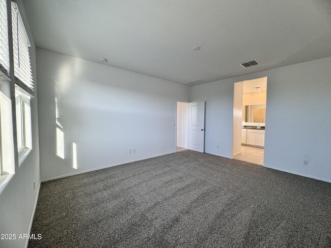 Building Photo - 1137 W Chimes Tower Dr