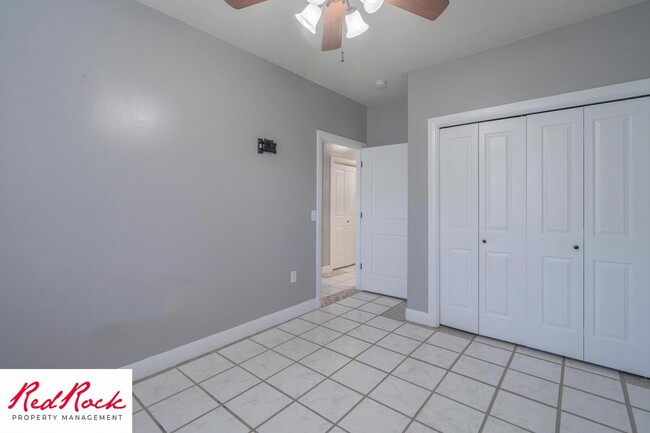 Building Photo - Lovely 2 Bedroom Condo. Pet Friendly!