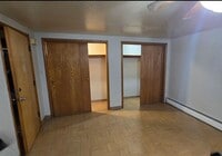 Building Photo - $550 - 1 bed 1 bath - Multi-Family