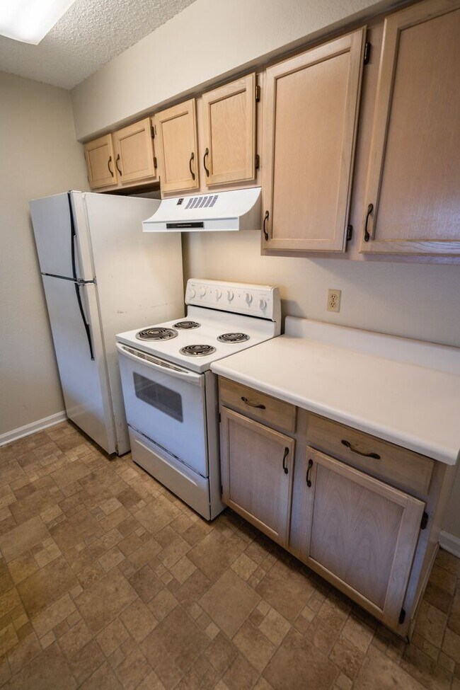 Building Photo - Cozy 2 Bedroom 2 Bathroom available NOW