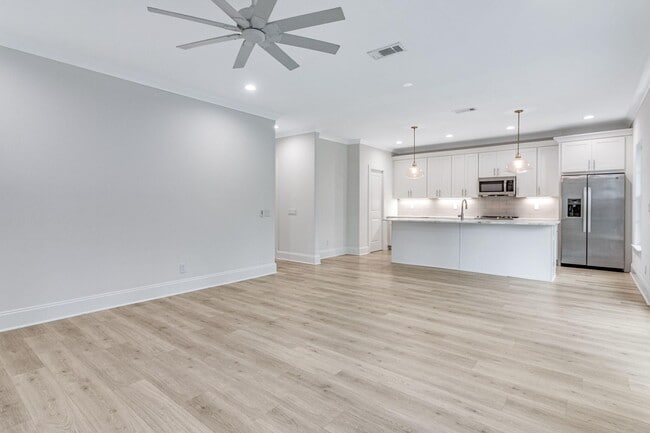 Building Photo - 105 Sugar Sands Dr