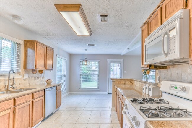 Building Photo - 7110 Yardley Dr