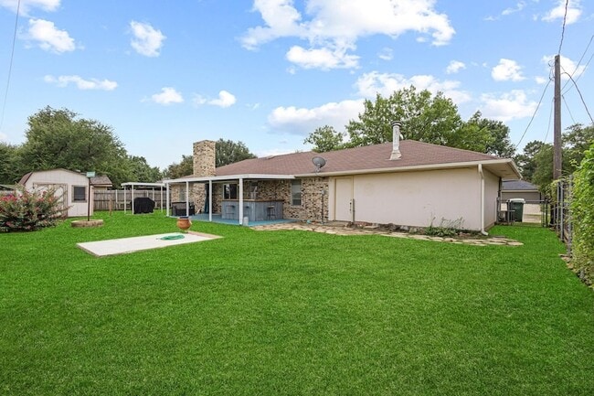 Building Photo - 216 Red River Dr