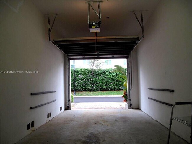 Building Photo - 3235 NE 184th St