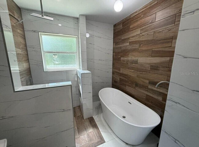 Building Photo - 1809 5th Ave W