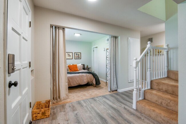 Building Photo - 546 Woodstock Way