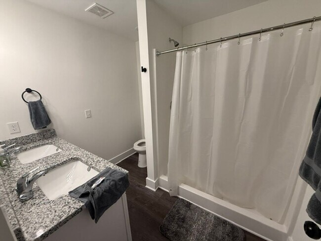 Building Photo - 3 Bedroom 2.5 Bath Townhouse in Barnwell Breeze - North Charleston