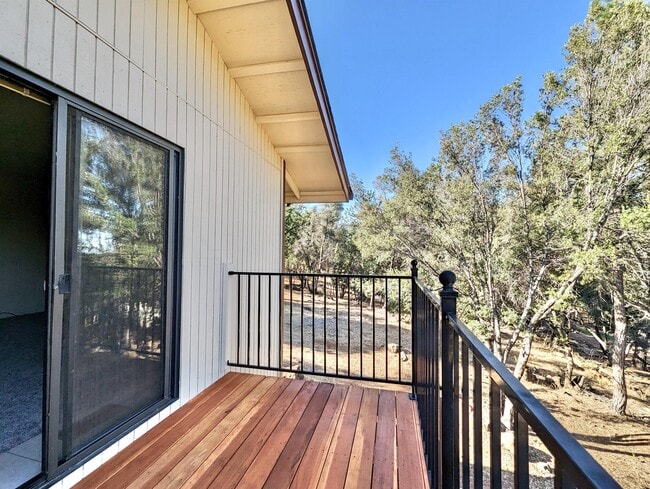 Building Photo - 16481 Tony Ct