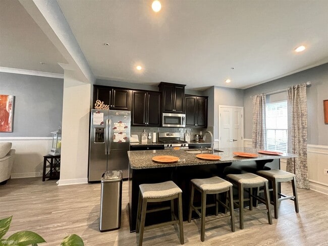 Building Photo - 3 br, 2.5 bath Townhome - 14503 Hunts Farm...