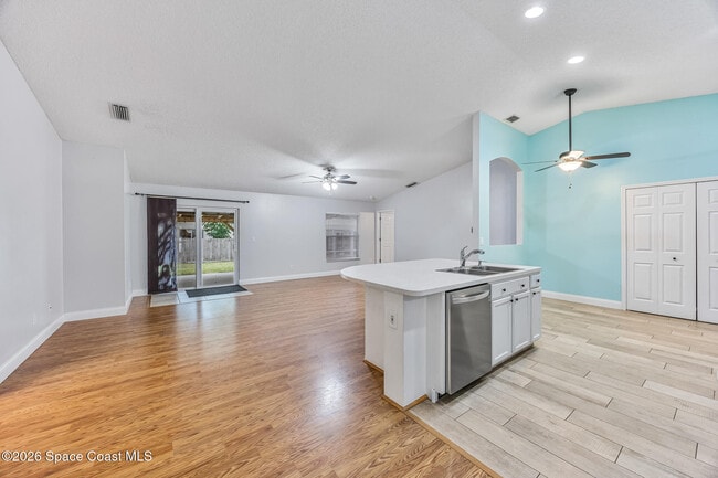 Building Photo - 6185 Degan Rd