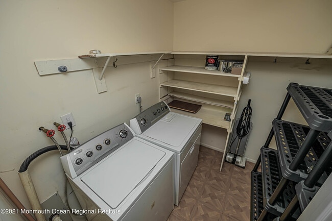 Building Photo - 118 Amberly Dr