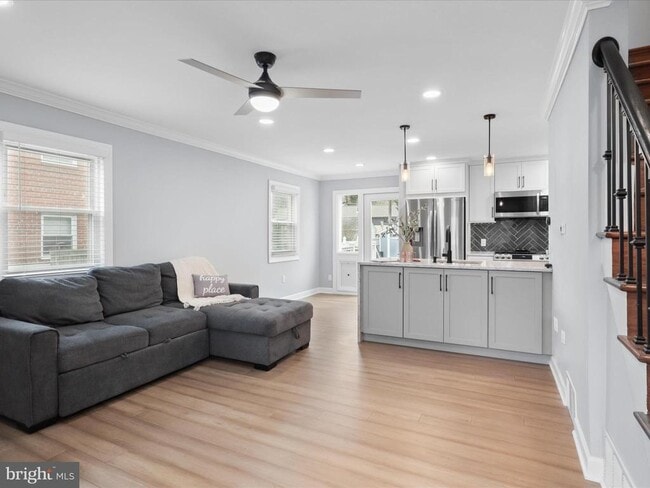 Building Photo - 2203 Arlington Terrace