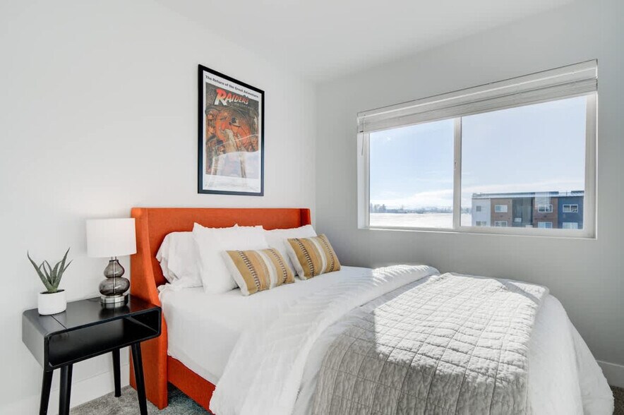 Building Photo - 5242 Fallon St