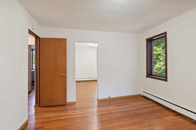 Building Photo - 519 W 22nd St