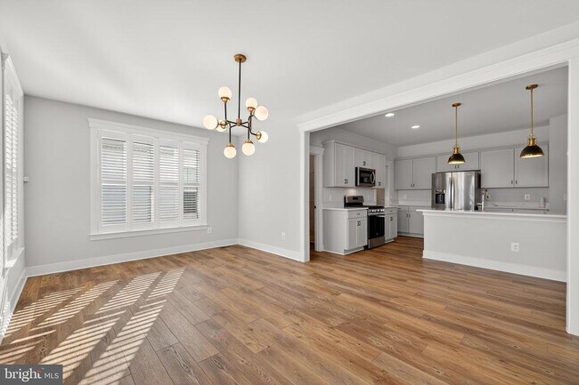 Building Photo - 513 Parkland Dr