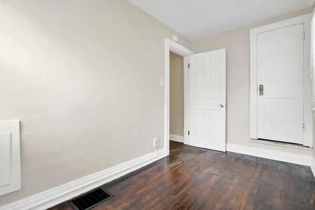 Building Photo - 657-659-659 S Burgess Ave