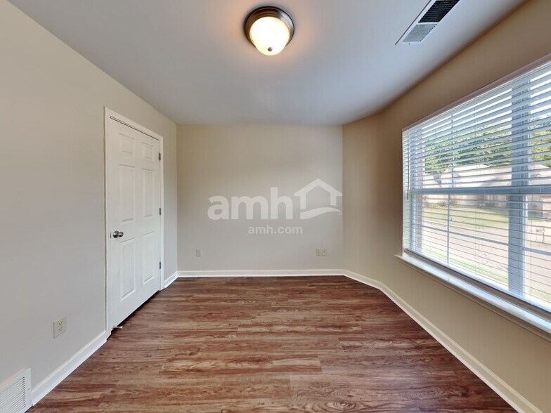 Building Photo - 5927 Peterson Ridge Ln