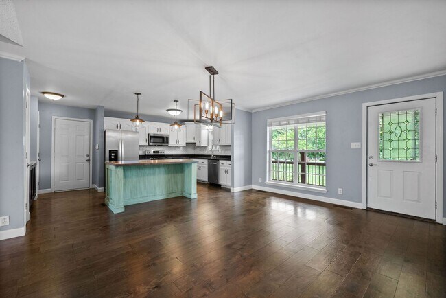 Building Photo - 1 Level Ranch Sitting on 3 Acres- Close to...