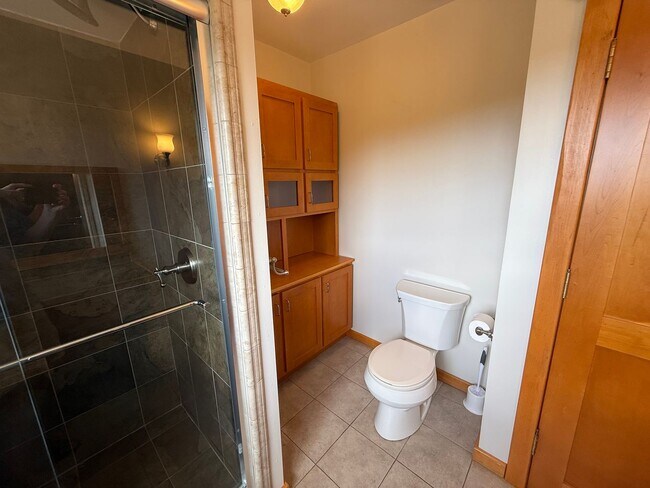 Building Photo - SPACIOUS  FOUR BED / THREE BATH SAN RAFAEL...
