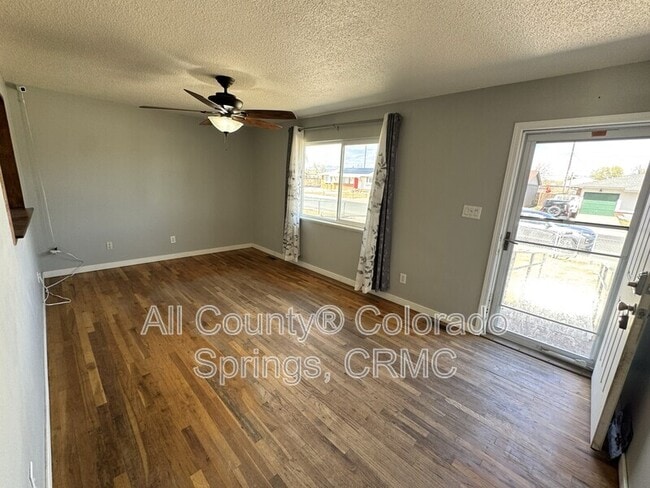 Building Photo - 2510 Ivanhoe Dr