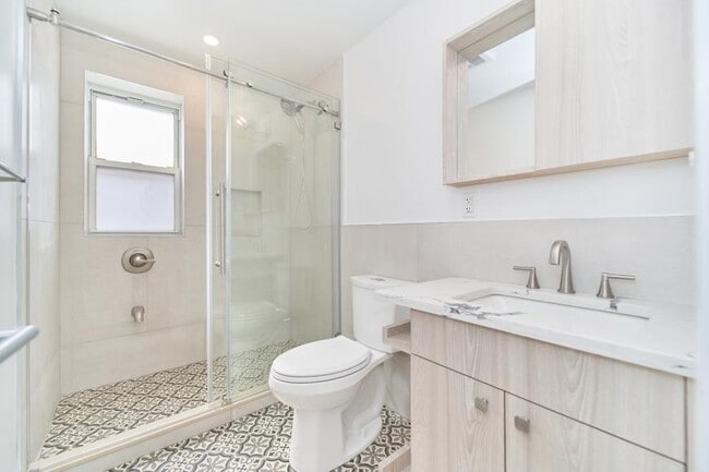 Building Photo - 3 bedroom in JACKSON HEIGHTS NY 11372