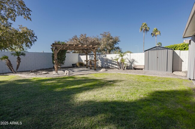 Building Photo - 1022 N Bogle Ave