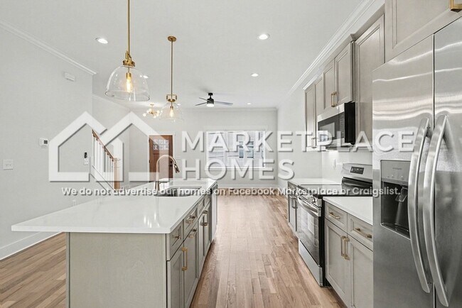 Building Photo - 1034 E Trinity Ln