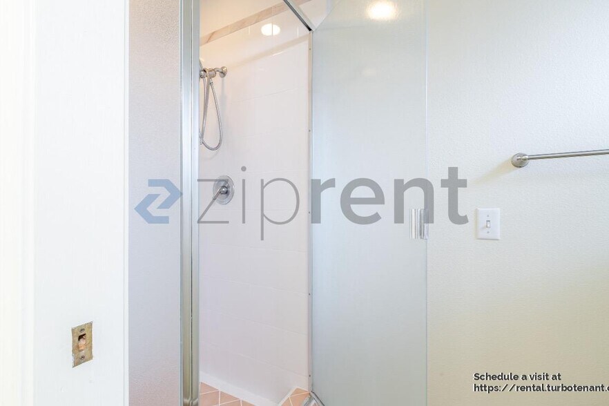 Building Photo - 2703 Albany Ave