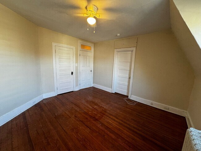 Building Photo - Serene Splendor in Mt. Pleasant: Stylish 1BR, 1BA Haven