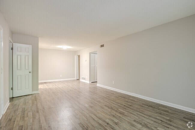 1BR, 1BA - 902SF - Living Room - Skye at Eastlake