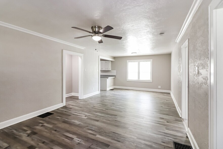 Building Photo - 6703 Harris Ave