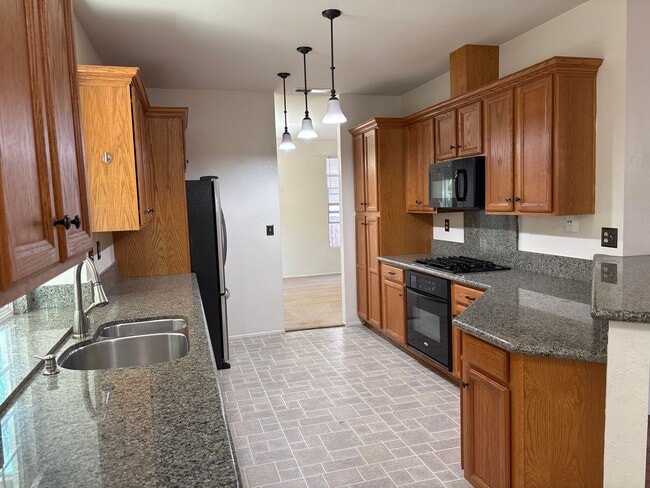 Building Photo - Four Bedroom Home in Sante Fe Hills, San M...